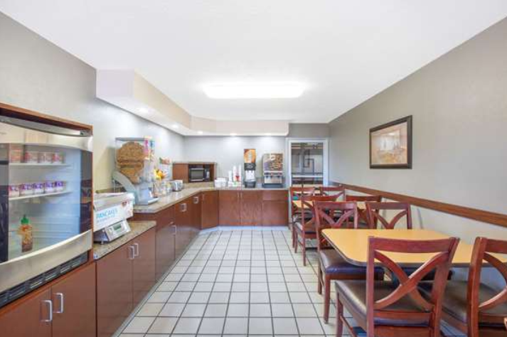 Breakfast Super 8 Grand Island