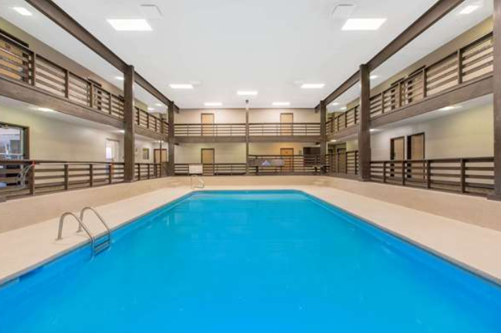 Pool Super 8 Grand Island