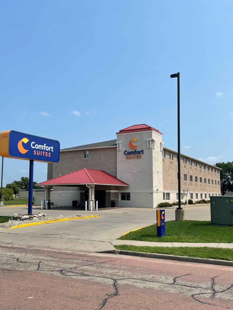 Exterior2 Comfort Suites by Choice Hotels