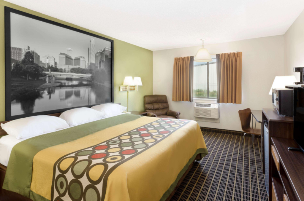 Room1 Super 8 by Wyndham