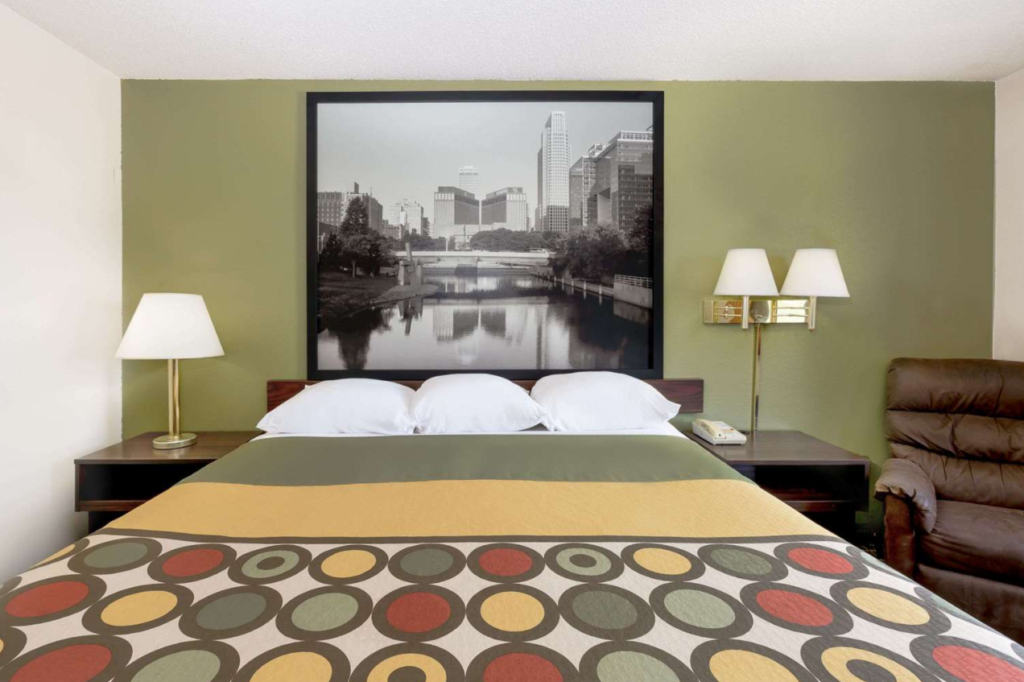 Room2 Super 8 by Wyndham