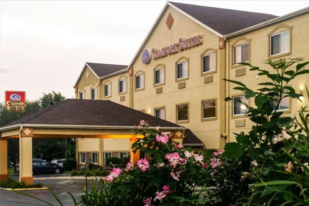 hotel-exterior Comfort Suites by Choice Hotels