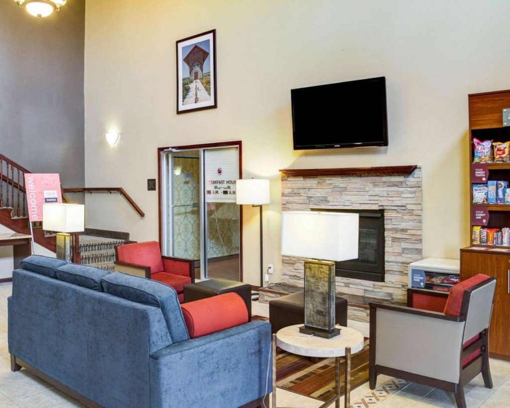 spacious-lobby Comfort Suites by Choice Hotels