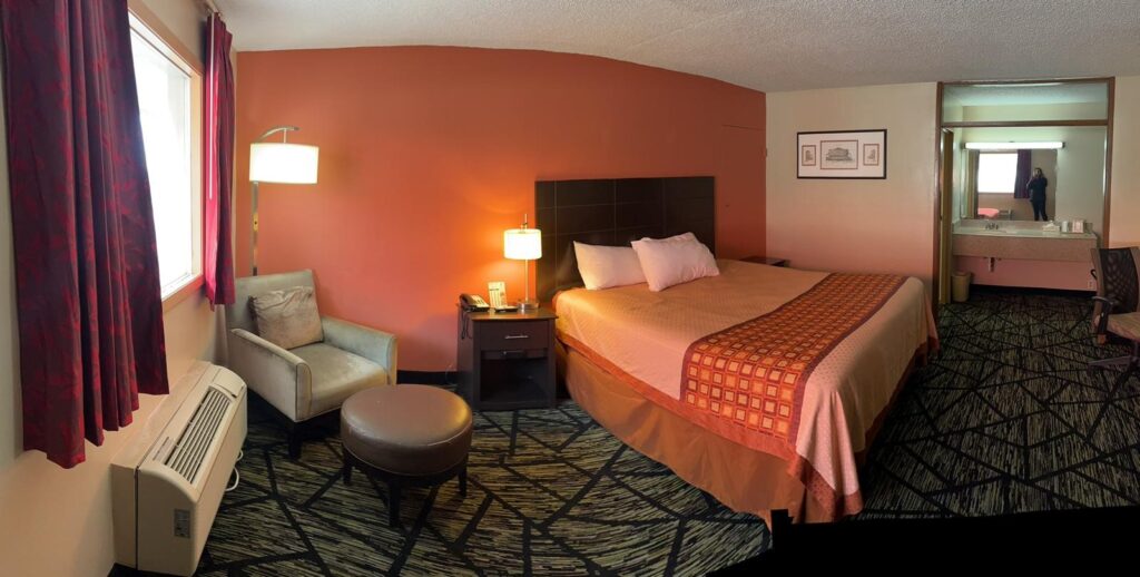 15 Travelers Lodge