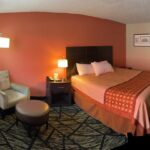 15 Travelers Lodge