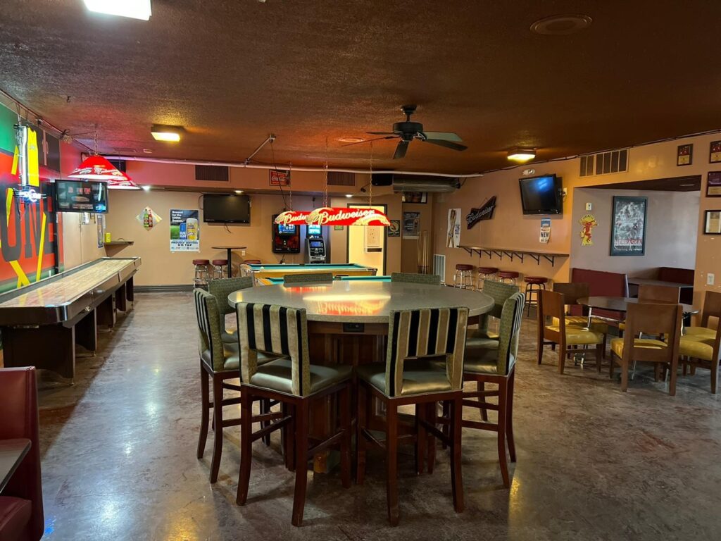 17 Travelers Lodge